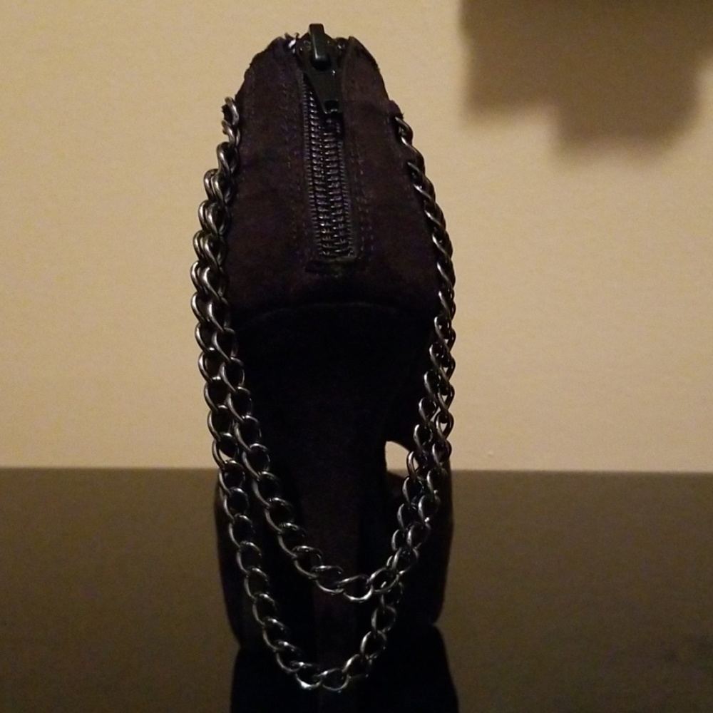 Shoes - Picture 7 of 8